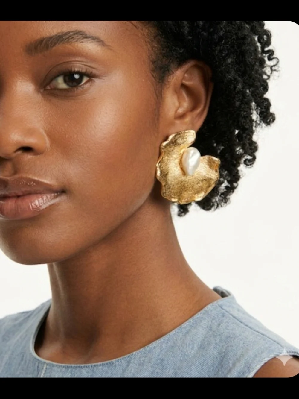 Oscar De La Renta Pearl Earrings - Picture 3 of 10